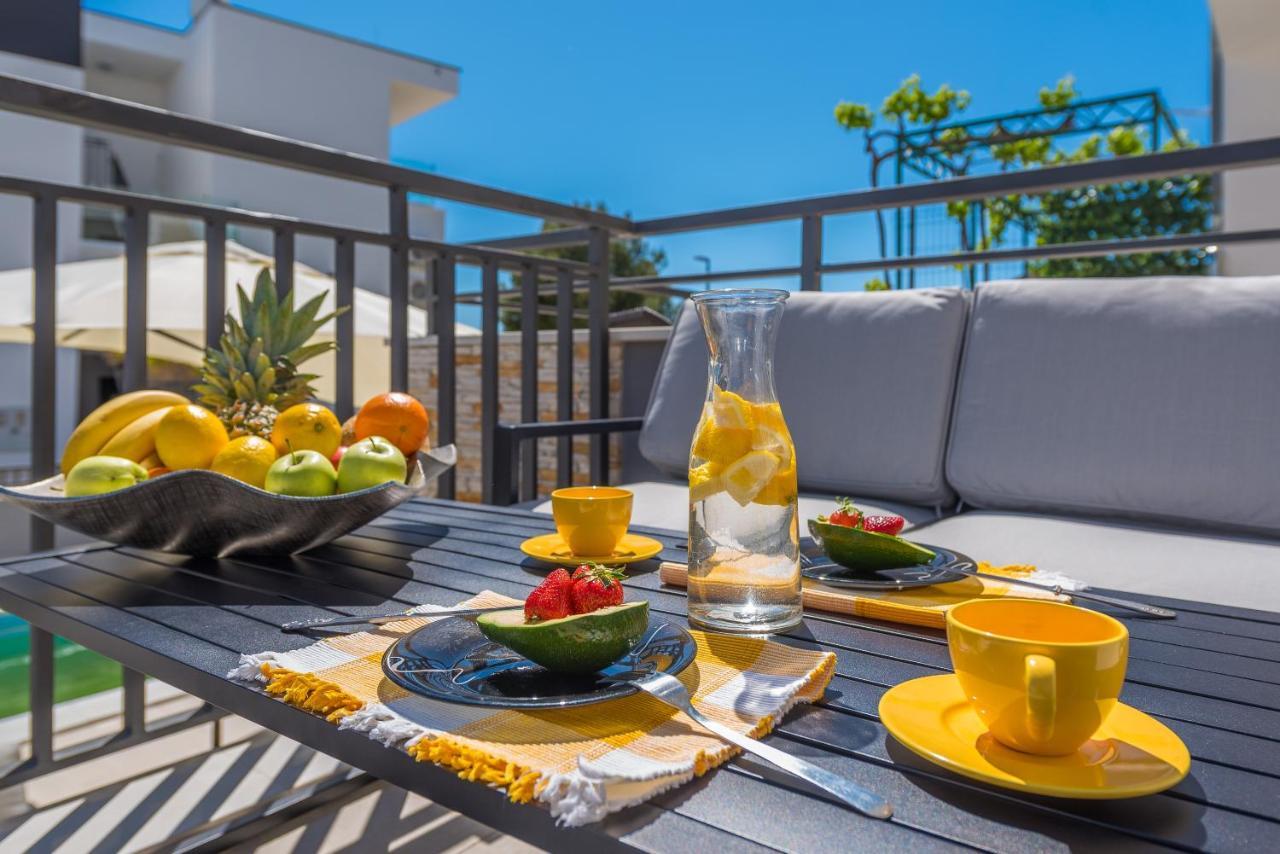 Villa Seaview With Pool - Apartment Cotton Trogir Exterior photo